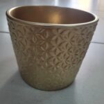 Vas ceramic auriu cu model