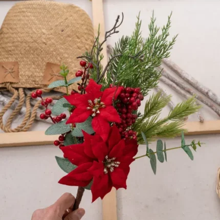 Buchet de Craciunita cu fructe de pădure și frunze 42 cm